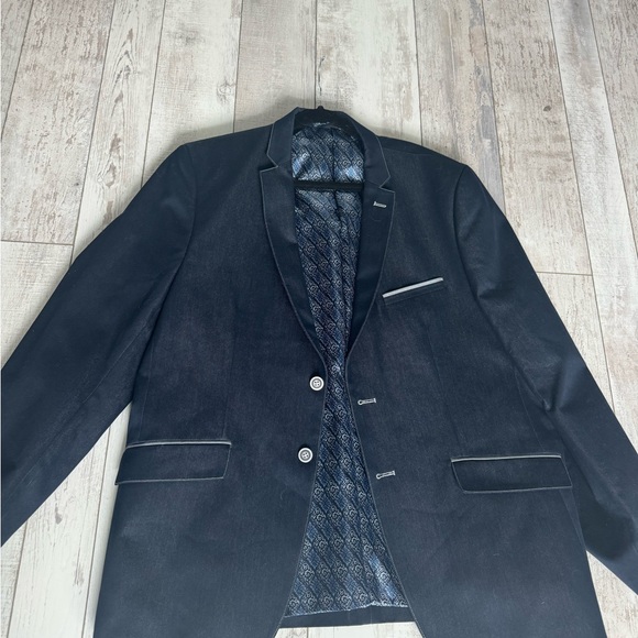 Elegant Blue Single-Breasted Suit with Notched Lapel